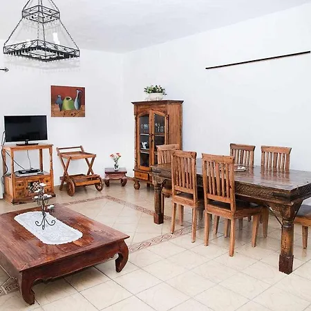 Del Mar Vina Y Cabrera *