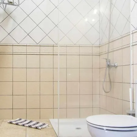 Del Mar Vina Y Cabrera Vila *