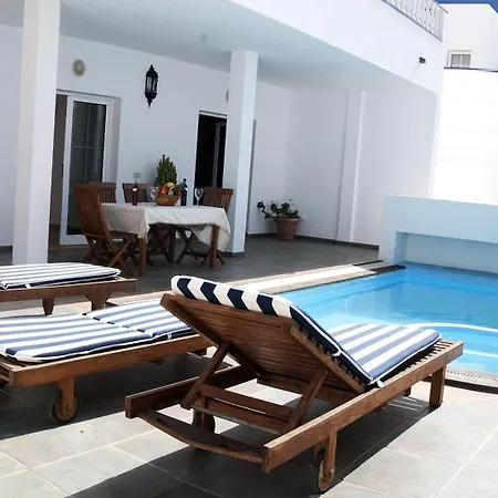 Del Mar Vina Y Cabrera *